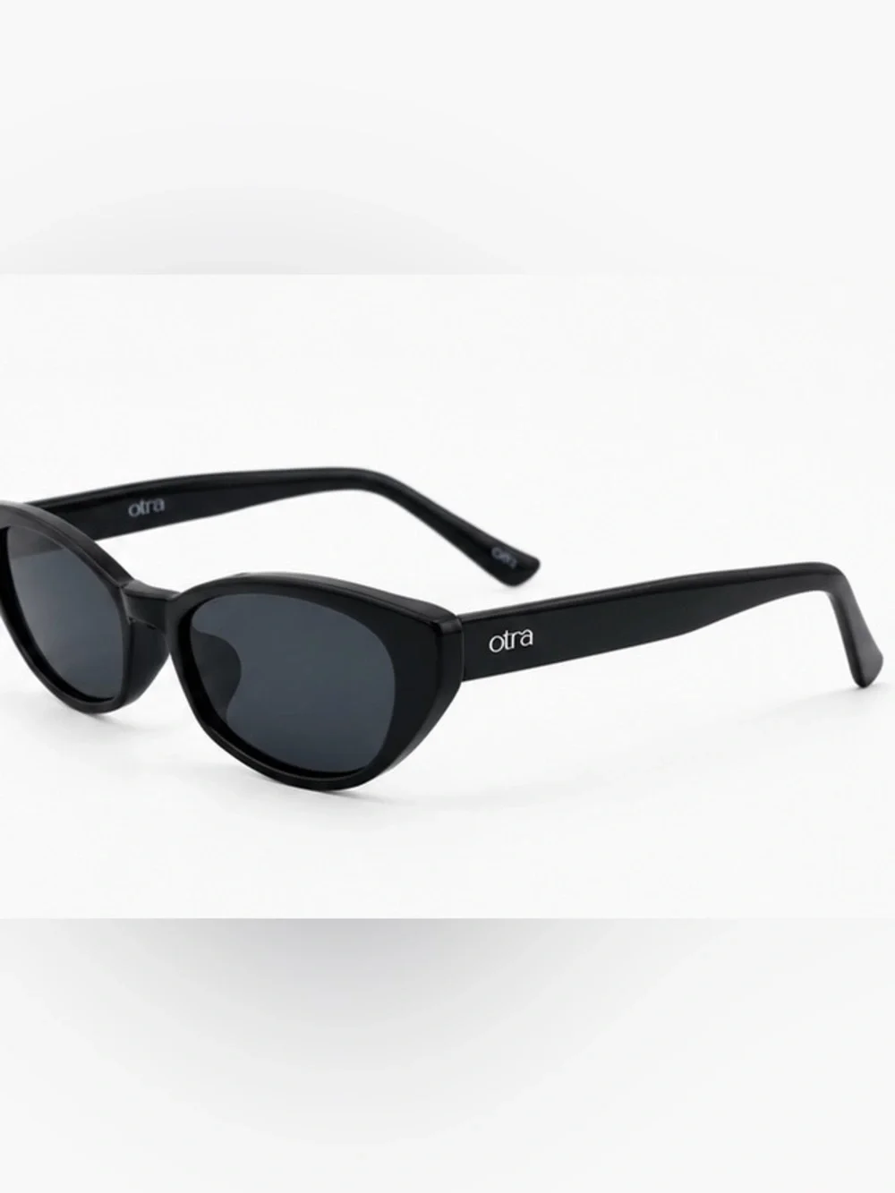 OTRA Shona Cat Eye Sunglasses – Black | NWT | Case & Tags Included 🖤👓